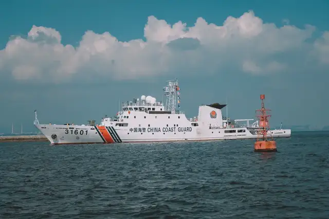 恒牛网 后续! 中国海警水炮喷射 菲方人员举白旗, 网友评论区炸锅!
